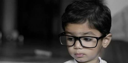 A yw Lutein yn Helpu Plant Myopia?